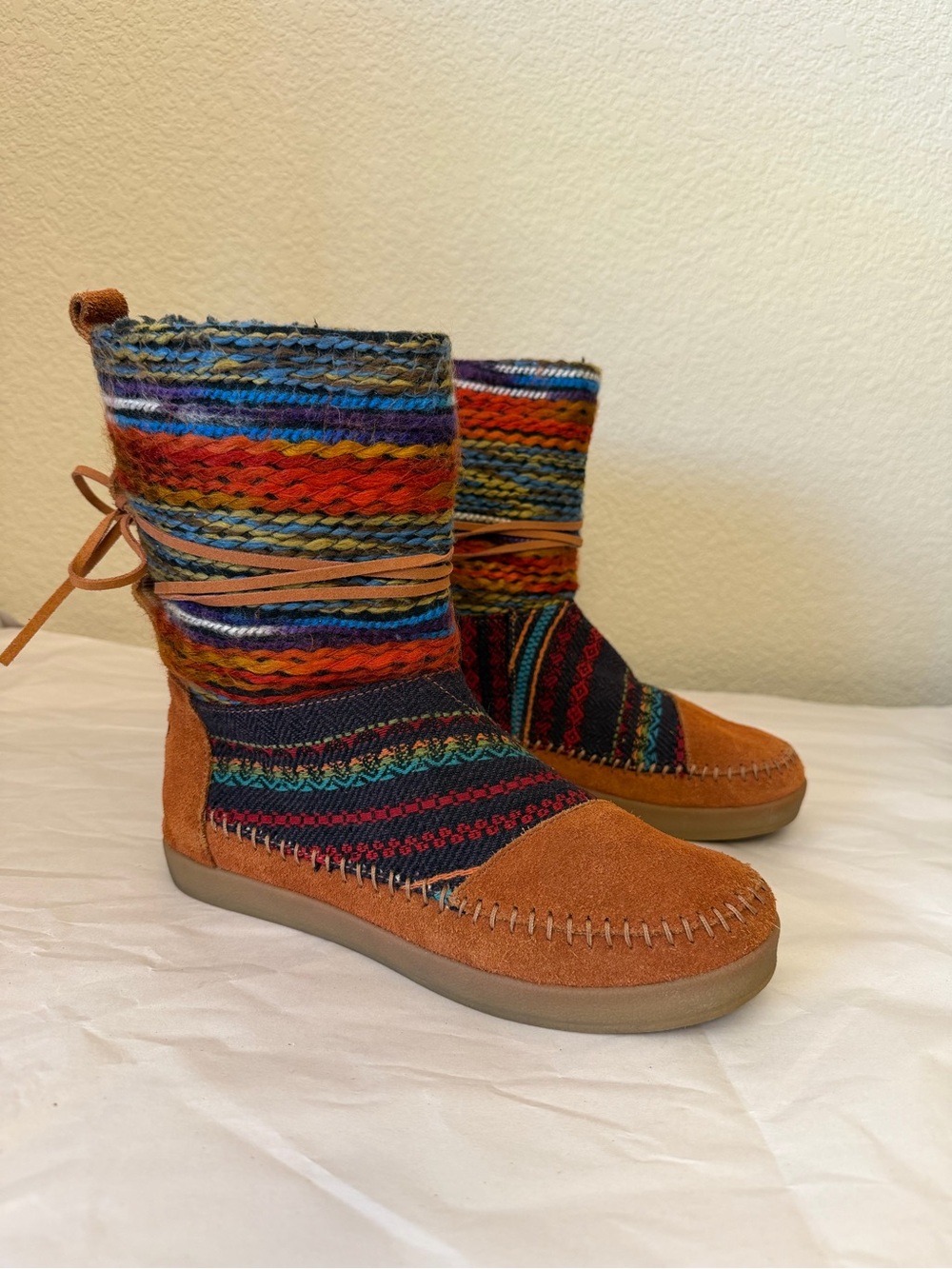 Toms Nepal Cognac Suede Faux Fur Lined booties textile woven colorful US 7